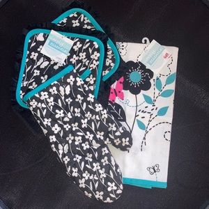 Mariposa Potholders & Tea Towel Kitchen Set